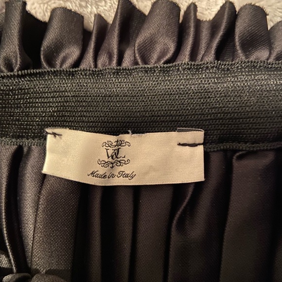 Brand V&L size large - Picture 2 of 2